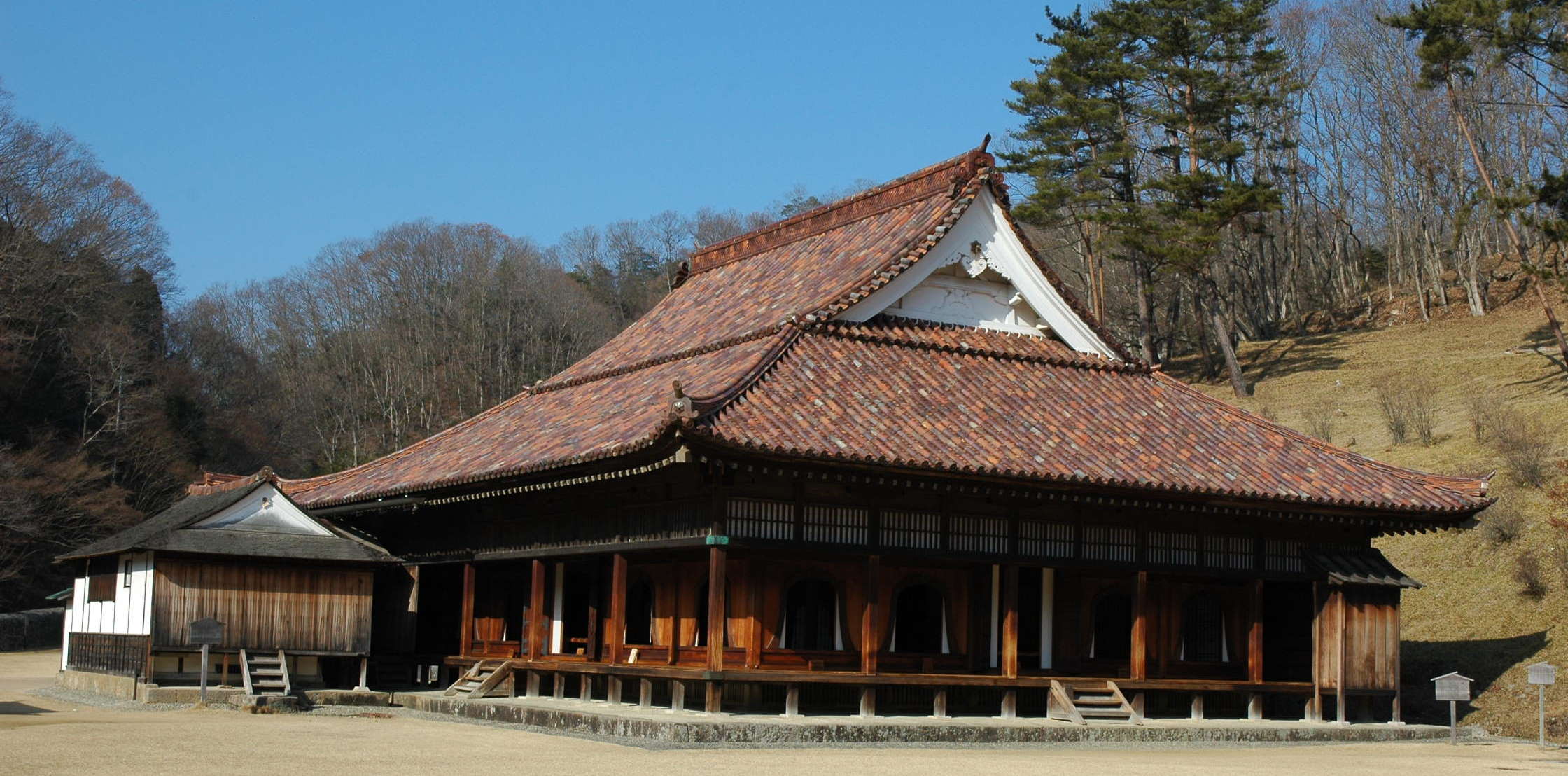 The lecture hall and shosai residence at Shizutani School